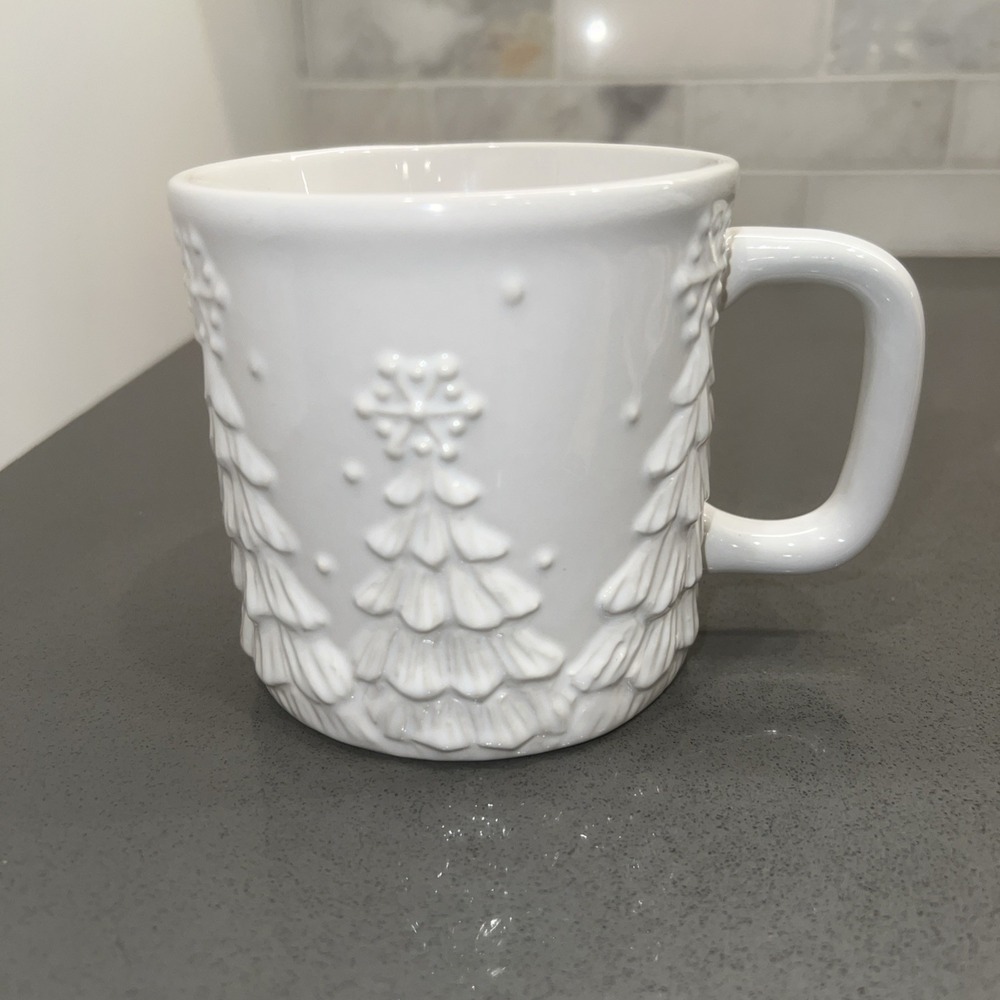 Temptations WHITE Embossed Christmas Tree Snowflakes 16 oz Ceramic MUG (EUC)